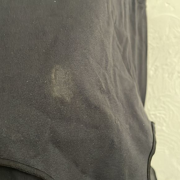 SKIMS Women's Essential Curve-Hugging Scoop Neck Bodysuit Size S/M In Onyx - Picture 6 of 6